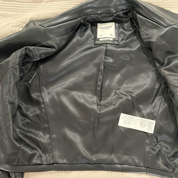 Black Blazer Vegan Leather jacket - Picture 4 of 6